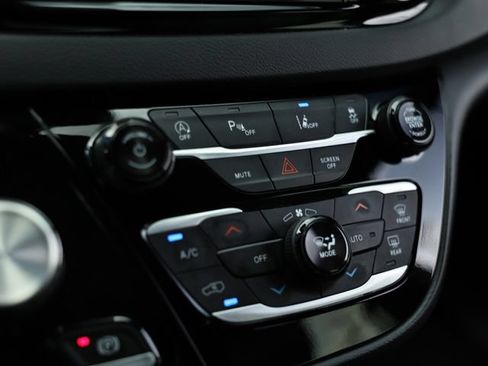 Used 2025 Chrysler Pacifica Select FWD image 39