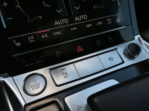 Used 2019 Audi e-tron Premium Plus image 55