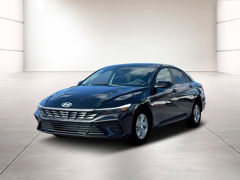 New 2026 Hyundai Elantra SE image 1