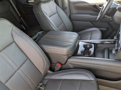 Used 2025 Chevrolet Tahoe High Country image 12