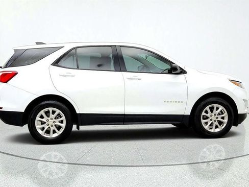 Used 2019 Chevrolet Equinox LS FWD image 4