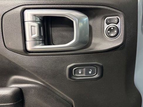Used 2024 Jeep Wrangler Unlimited w/ Convenience Group AWD/4WD image 22