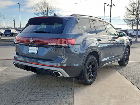 New 2026 Volkswagen Atlas Peak Edition image 4