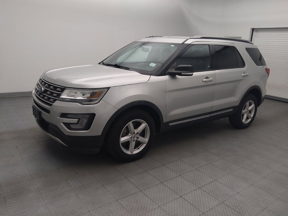 Used 2017 Ford Explorer XLT AWD/4WD image 2