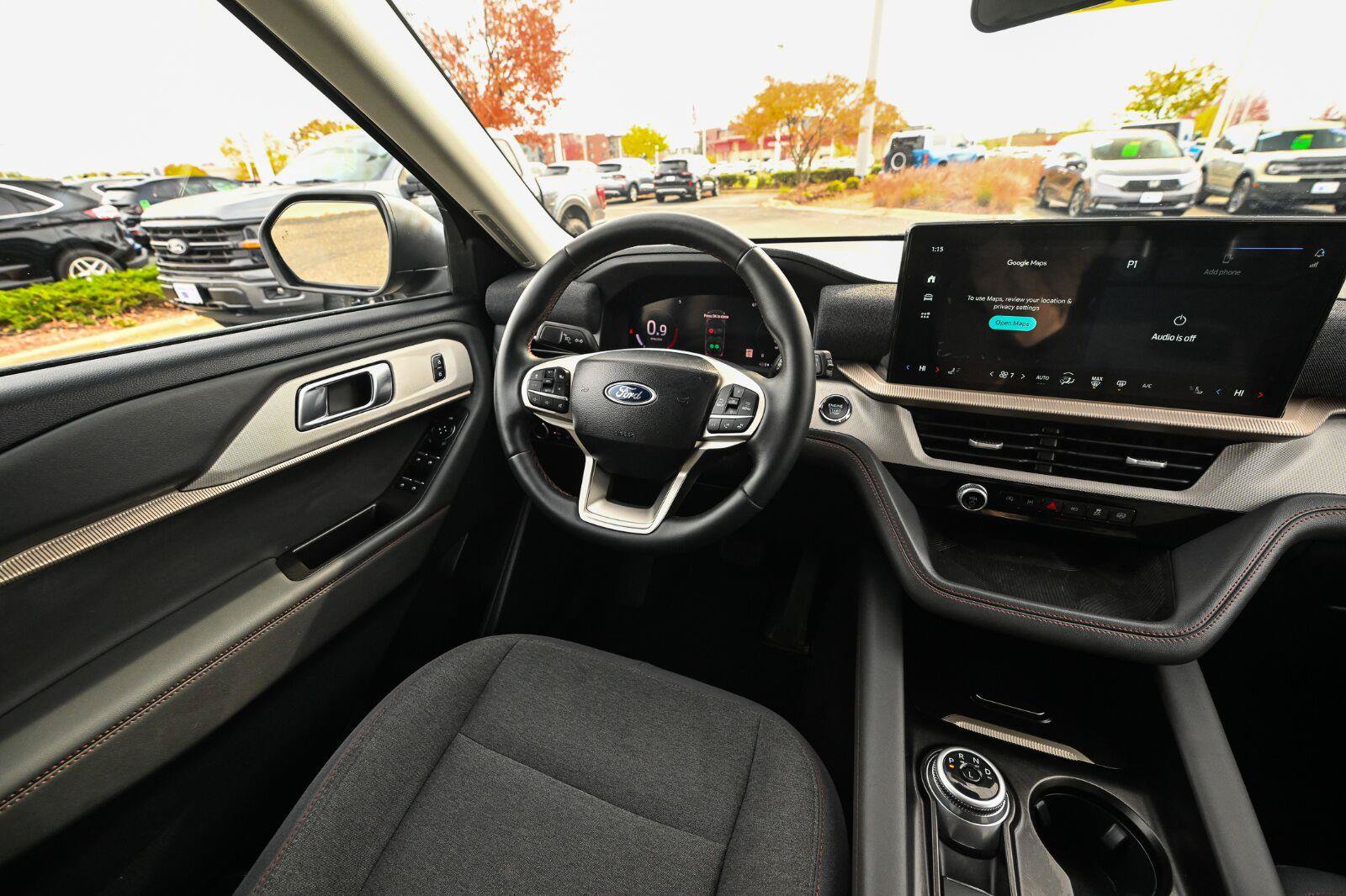 Used 2025 Ford Explorer Active AWD/4WD image 42