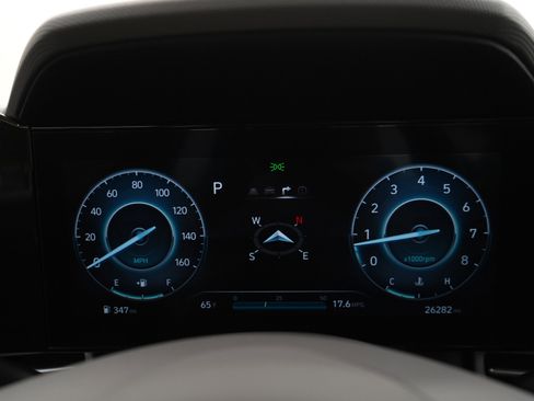 Used 2025 Hyundai Elantra SEL image 25