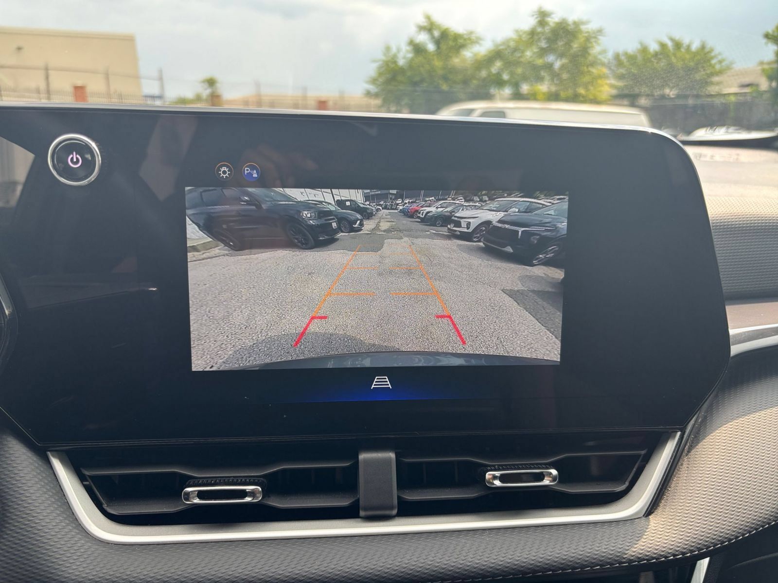 Used 2025 Chevrolet Equinox LT FWD image 22