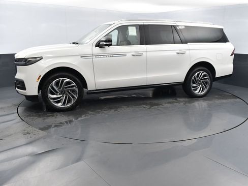New 2025 Lincoln Navigator L Reserve image 5
