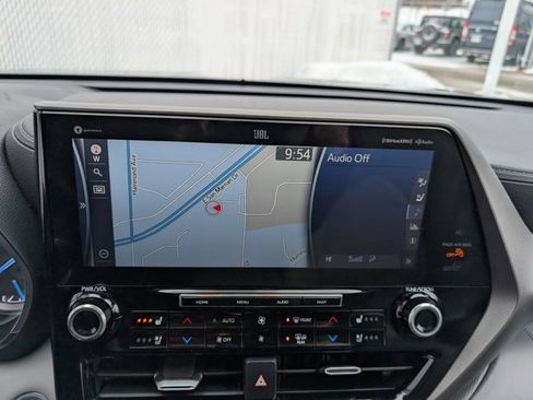 Used 2021 Toyota Highlander Limited image 4