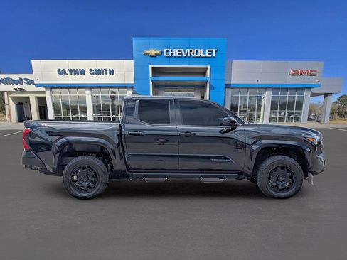 Used 2025 Toyota Tacoma SR5 RWD image 7