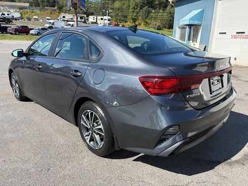 Used 2023 Kia Forte LXS image 3