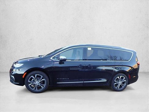 New 2026 Chrysler Pacifica Pinnacle image 2
