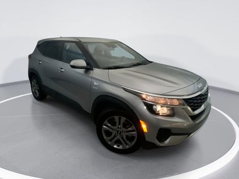 Used 2023 Kia Seltos LX AWD/4WD image 1