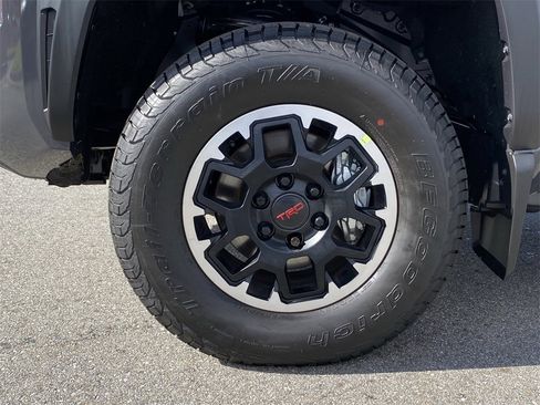 Certified 2026 Toyota Tacoma TRD Off-Road image 10