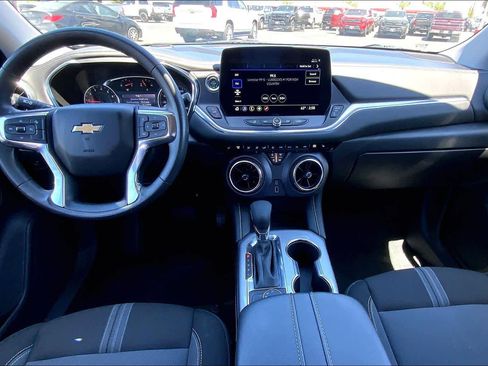 Used 2025 Chevrolet Blazer LT FWD image 16