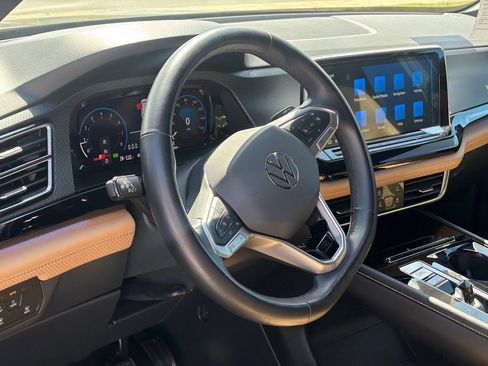 Used 2024 Volkswagen Atlas Cross Sport SEL R-Line image 8