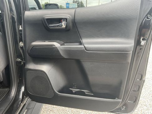 Used 2019 Toyota Tacoma TRD Off-Road AWD/4WD image 21