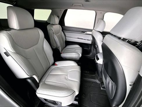 Used 2025 Hyundai Palisade SEL FWD image 32
