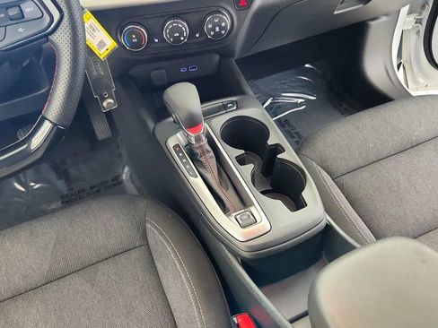 Used 2024 Chevrolet Trax RS FWD image 25