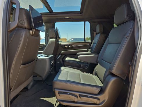 Used 2023 GMC Yukon XL Denali AWD/4WD image 13