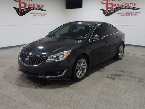 Used 2017 Buick Regal Premium w/ Driver Confidence Package #2 image 1