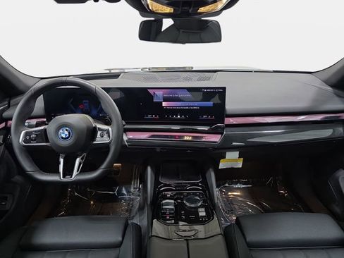 Certified 2026 BMW 550e xDrive AWD/4WD image 9