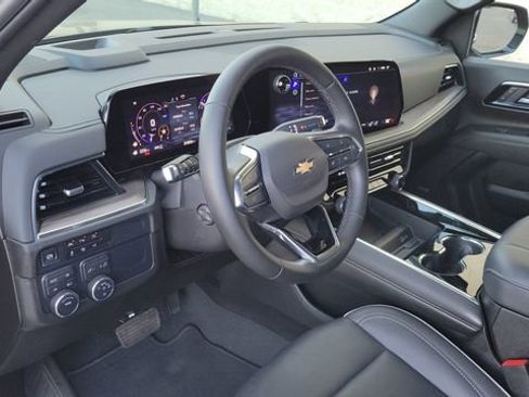 Used 2025 Chevrolet Suburban Premier image 10