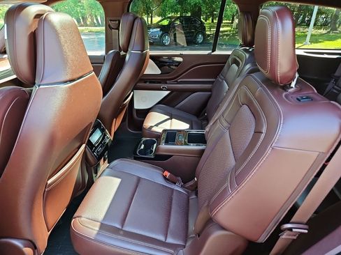 Used 2021 Lincoln Aviator Black Label w/ Class IV Trailer Tow Package AWD/4WD image 18