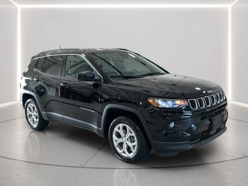 Used 2024 Jeep Compass Latitude AWD/4WD image 8