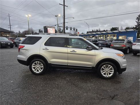 Used 2015 Ford Explorer XLT w/ Equipment Group 202B image 5