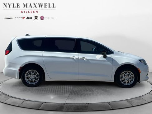 New 2026 Chrysler Voyager LX image 17