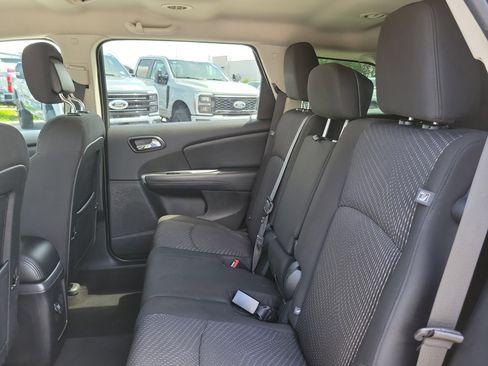 Used 2020 Dodge Journey SE w/ SE Popular Equipment Group FWD image 11