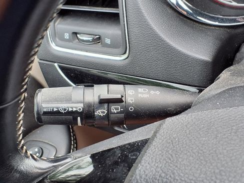Used 2017 Dodge Grand Caravan SXT FWD image 18