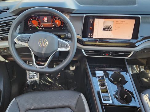 New 2026 Volkswagen Atlas Peak Edition AWD/4WD image 3
