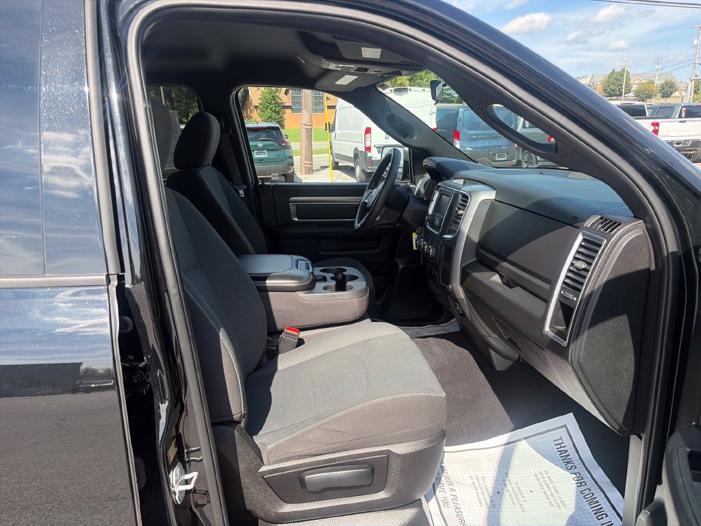Used 2024 RAM 1500 Warlock AWD/4WD image 40