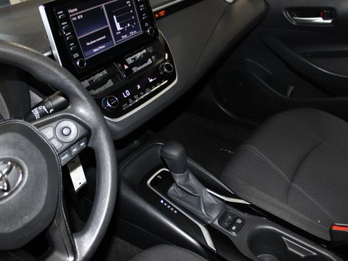 Used 2020 Toyota Corolla LE FWD image 16