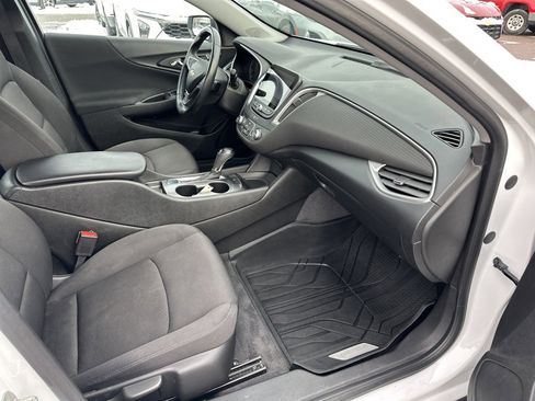 Used 2019 Chevrolet Malibu RS image 27