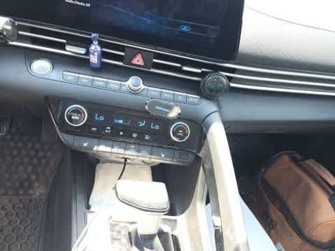 Used 2023 Hyundai Elantra SEL w/ Convenience Package FWD image 6