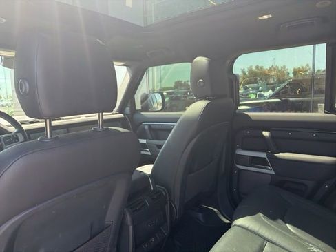 Used 2024 Land Rover Defender 110 S image 9