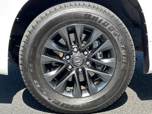 Certified 2022 Lexus GX 460 Premium w/ Premium Package AWD/4WD image 37