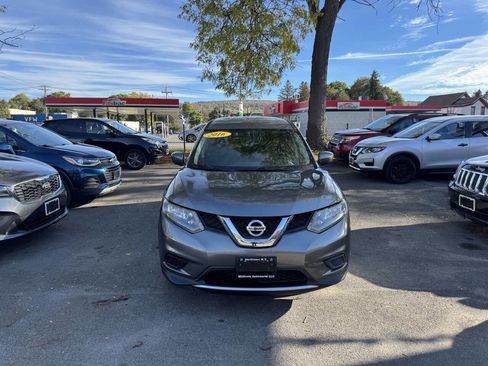 Used 2016 Nissan Rogue S w/ S Family Package image 6