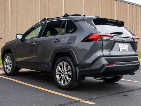 Used 2022 Toyota RAV4 XLE Premium image 5
