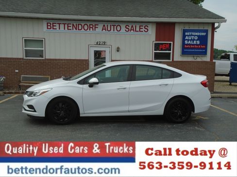 Used 2018 Chevrolet Cruze LS FWD image 1