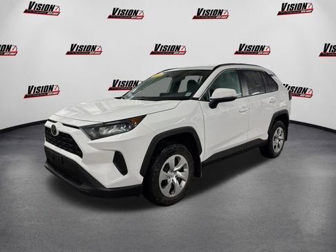 Used 2021 Toyota RAV4 LE image 1