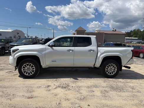 Used 2024 Toyota Tacoma Limited w/ Limited Package (LT) image 2