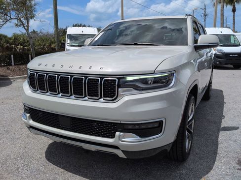 Used 2022 Jeep Wagoneer Series III w/ Premium Group I RWD image 9