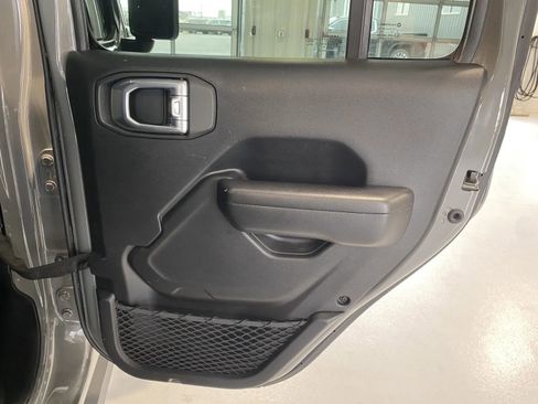Used 2021 Jeep Gladiator Sport AWD/4WD image 18