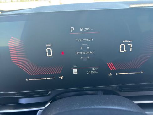 Used 2026 Kia Carnival FWD image 43
