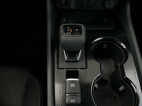 Used 2025 Nissan Rogue SV image 23