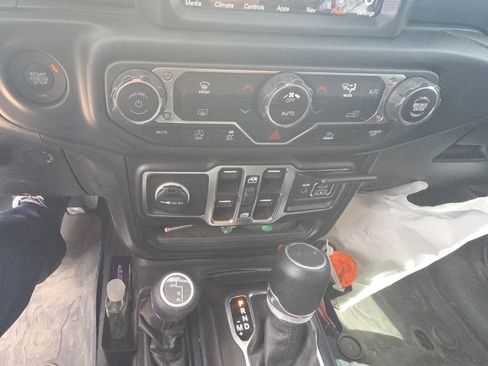 Used 2023 Jeep Gladiator Sport image 15